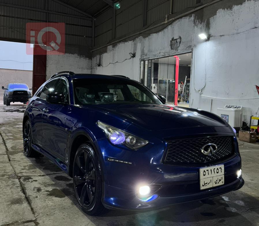 Infiniti QX70